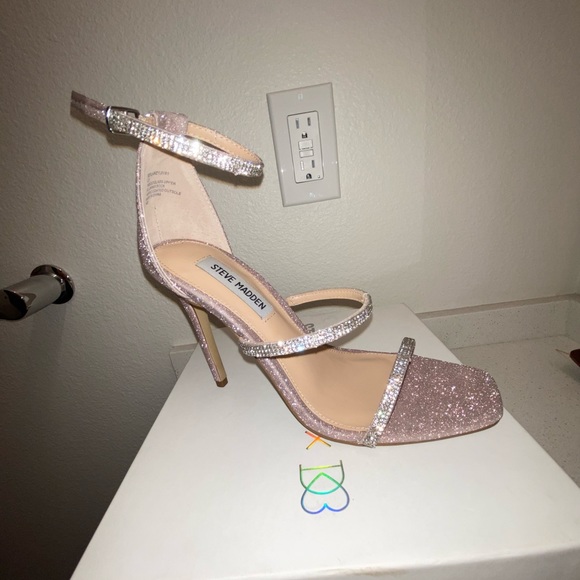 STEVE MADDEN HEELS - Picture 7 of 8